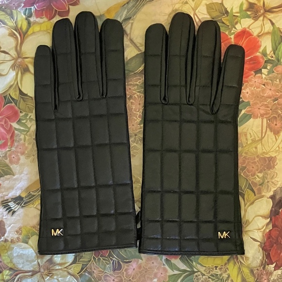 Quilted Leather Tech Gloves by MICHAEL KORS - Picture 1 of 4